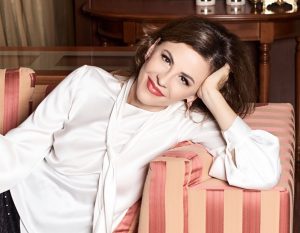 Acasă 116 Adina Alberts culcata