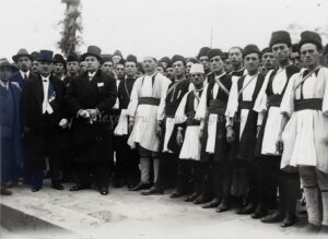 Acasă 71 romani Albania