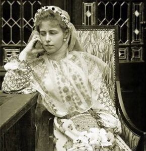Acasă 64 regina Maria1 bust
